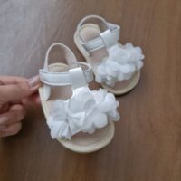 پاپوش صندل دخترانه نوزادی طرح گل وارداتی