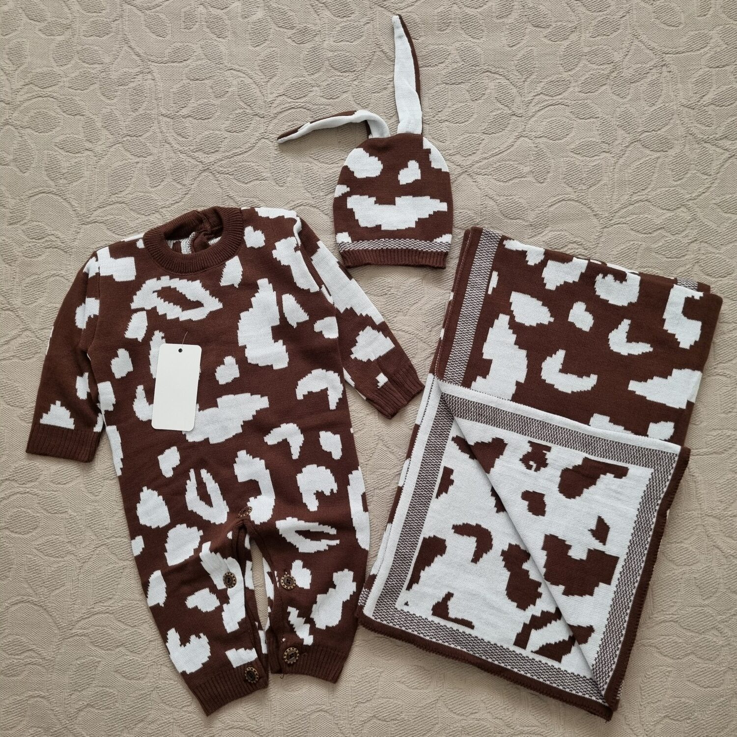 ست بافت نوزادی 3 تیکه طرح گاوی قهوه ای سفید ترک ست بافت نوزادی 3 تیکه طرح گاوی قهوه ای سفید ترک
