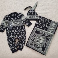 ست بافت نوزادی 3 تیکه طرح لویی ویتون LV مشکی طوسی ترک