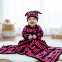 ست بافت نوزادی 3 تیکه طرح میو miu مشکی سرخابی ترک